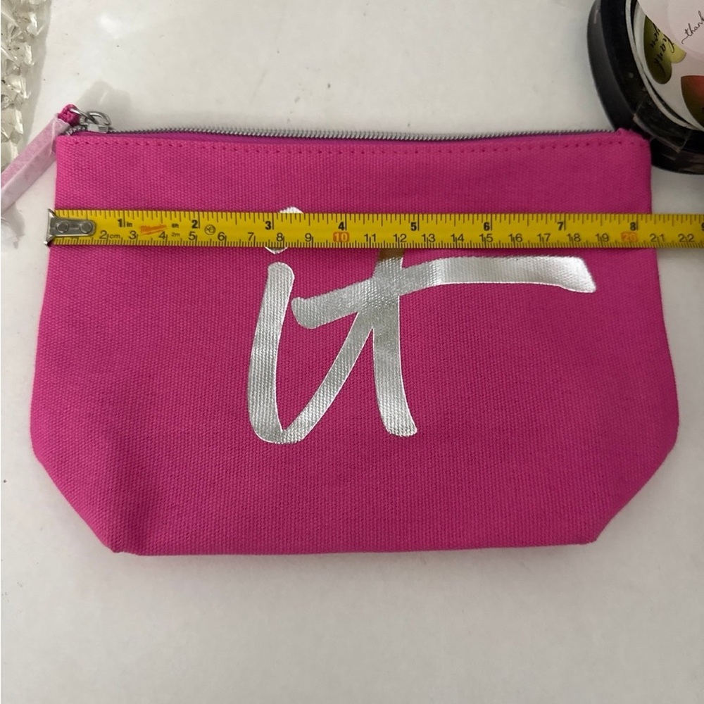 IT Cosmetic Bag Brand New - Picture 5 of 6